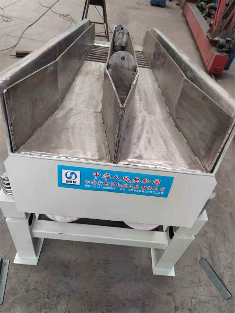 專車發(fā)貨:浙江客戶旋振篩、直線篩、給料機、脫水篩配套生產(chǎn)線，一站式采購