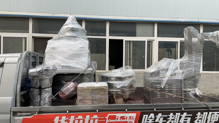 真空上料機、無塵投料站、旋振篩發(fā)貨