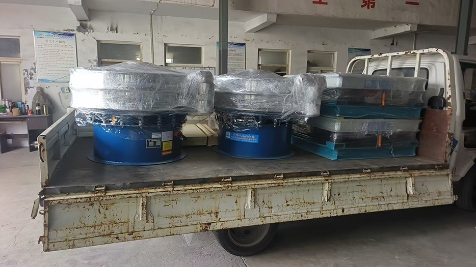 兩臺振動篩，兩臺振動平臺發(fā)貨