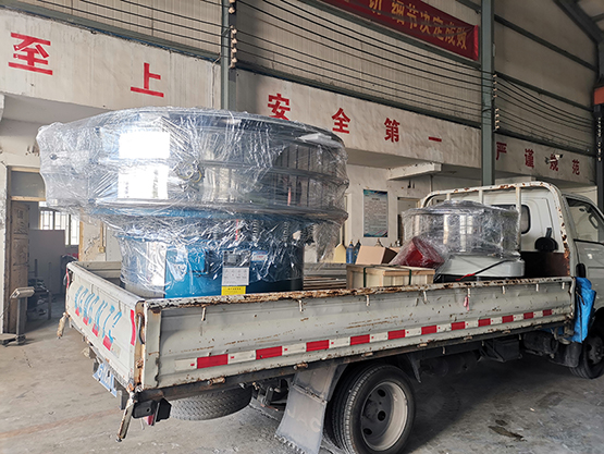 1.5米旋振篩、200型標(biāo)準(zhǔn)檢驗(yàn)篩、直排篩發(fā)貨