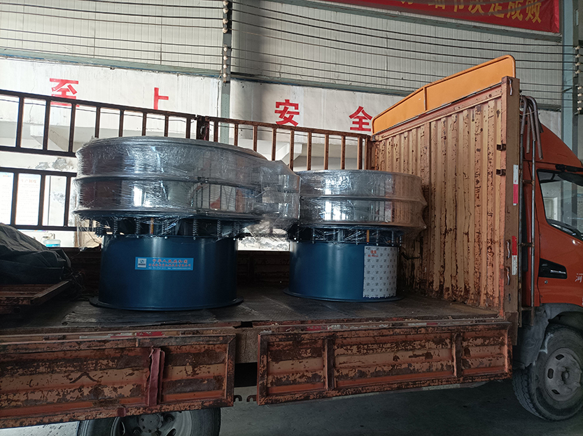 兩臺1500型旋振篩發(fā)貨